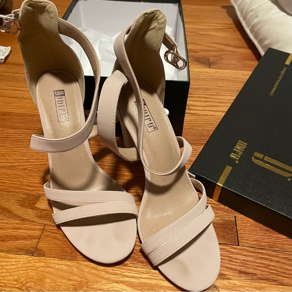 Women's Chunky Heel Sandal Strappy Open Toe Ankle Strap - Picture 2 of 10